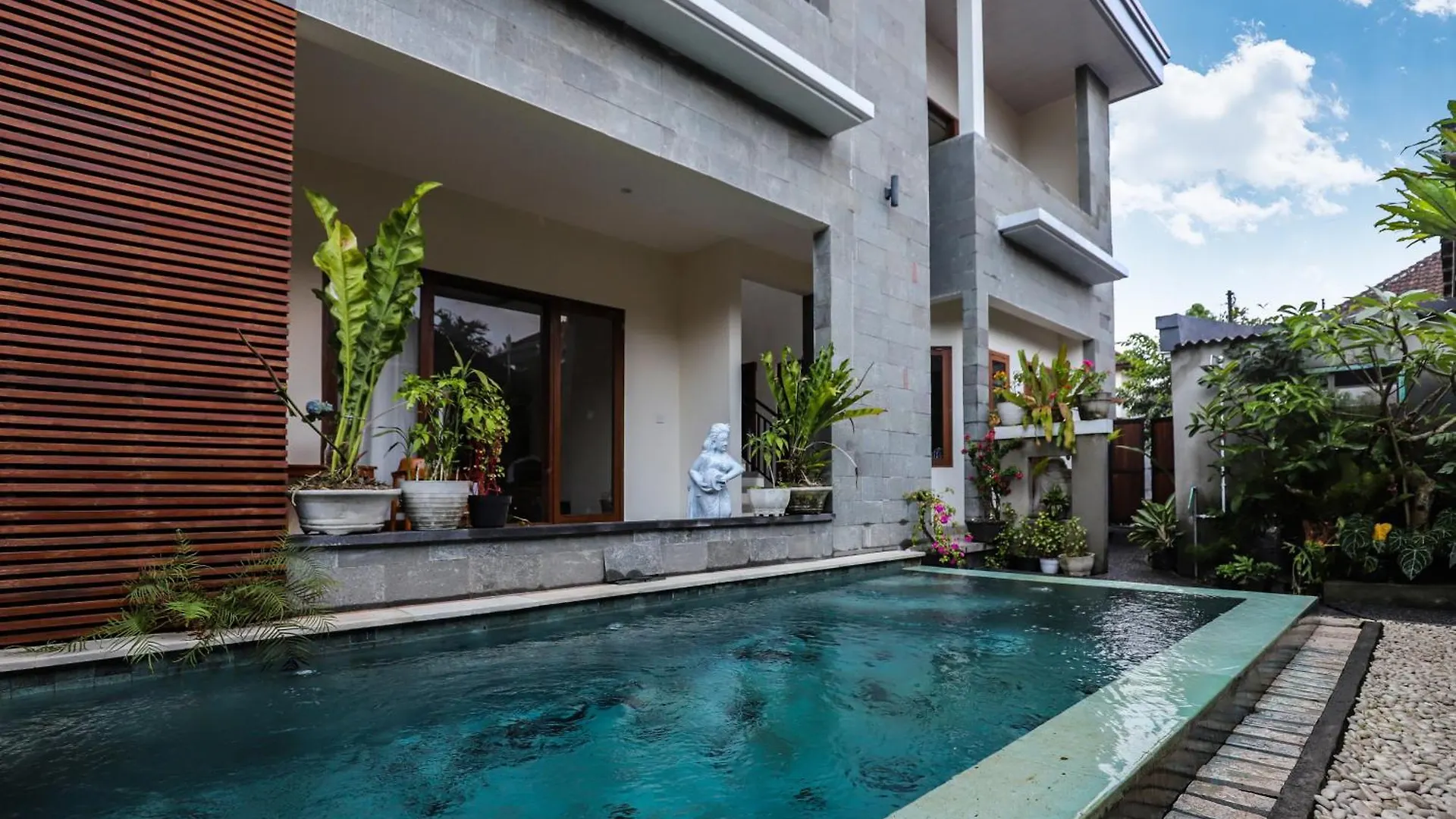 Central Ubud Modern Apartments And Private Kitchen - 2