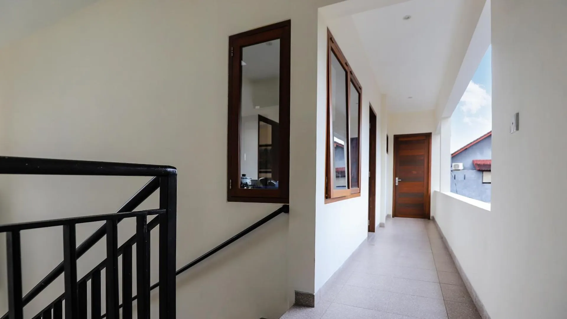 Guest house Central Ubud Modern Apartments And Private Kitchen - 2